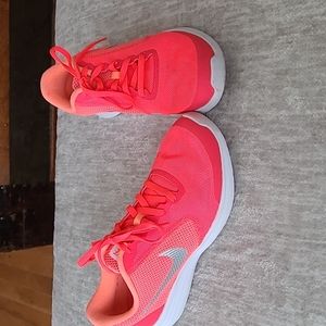 Hot pink nike athletic shoes. Women's 7.5